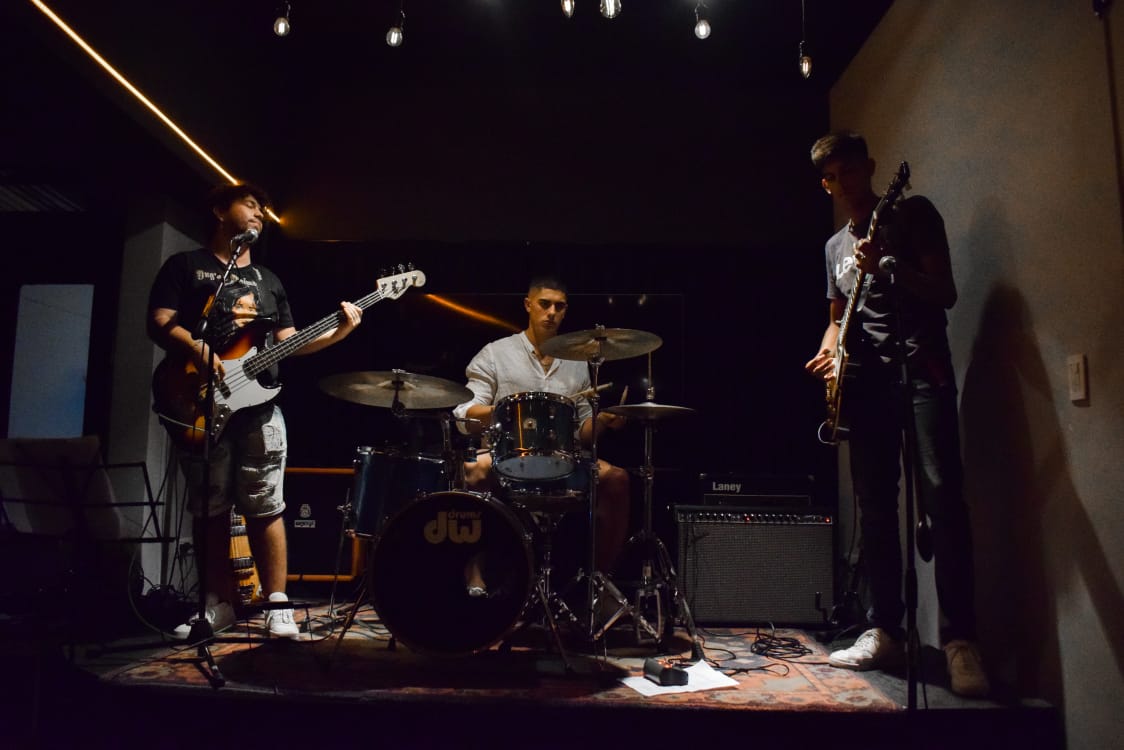 ESTE DOMINGO, NUEVAS BANDAS DESFILAN EN EL CICLO «ROCK DE ACÁ