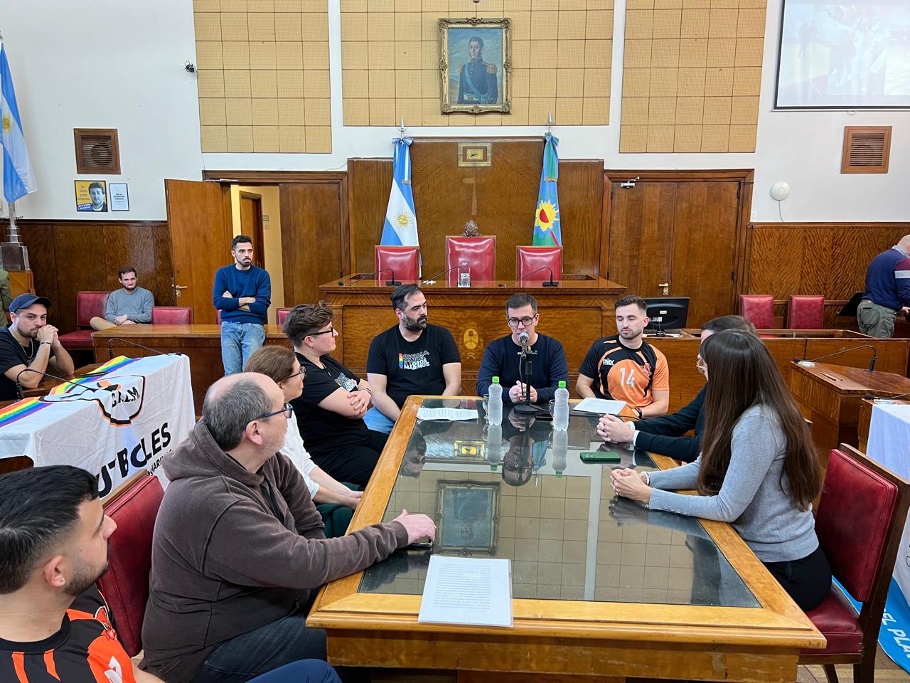 Distinción para una asociación civil que fomenta la práctica de deportes en la comunidad LGBTQI+