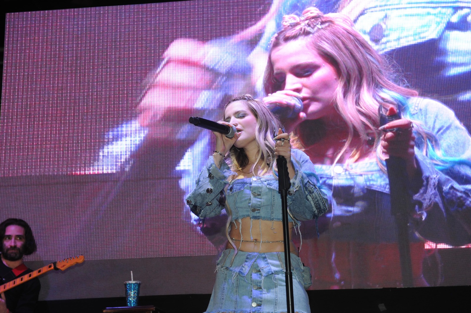Rodeada de famosos, Angel Bleu lanzó en Buenos Aires, su sencillo “Ibiza”