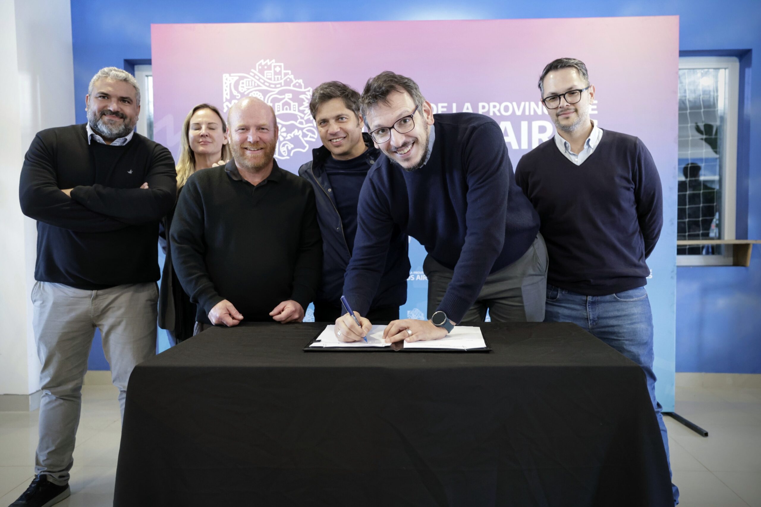 Wischnivetzky, Kicillof y Cuattromo firmaron un nuevo acuerdo de Provincia Leasing  