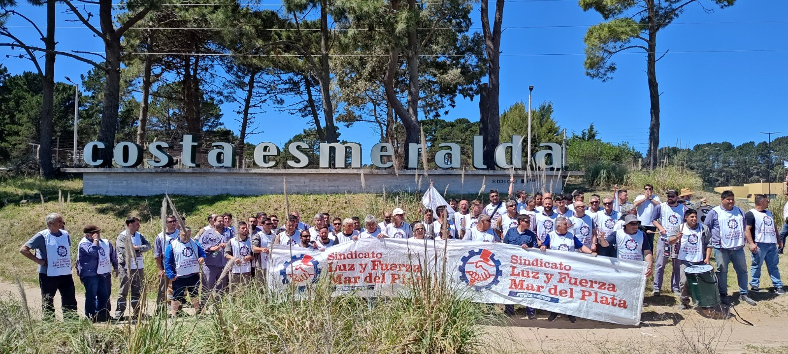 Movilización y protesta de Luz y Fuerza Mar del Plata en Costa Esmeralda