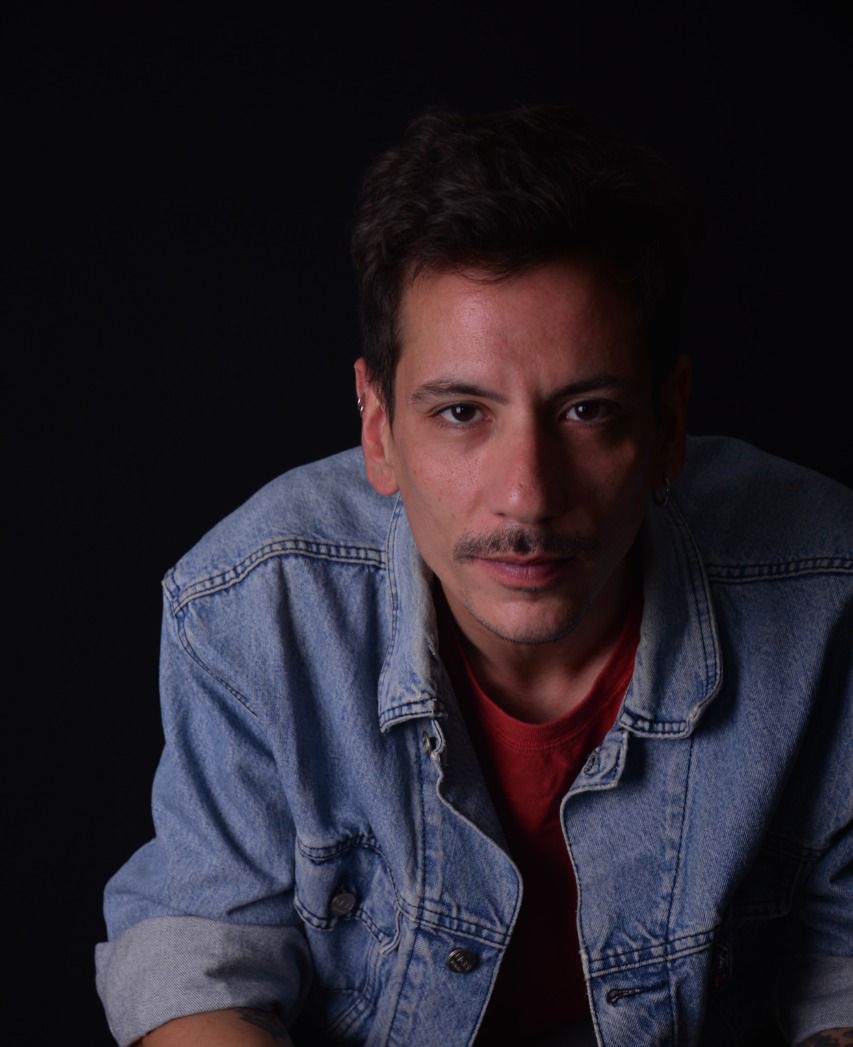 Juan Solá presenta “Escenas narradas del amor urgente”