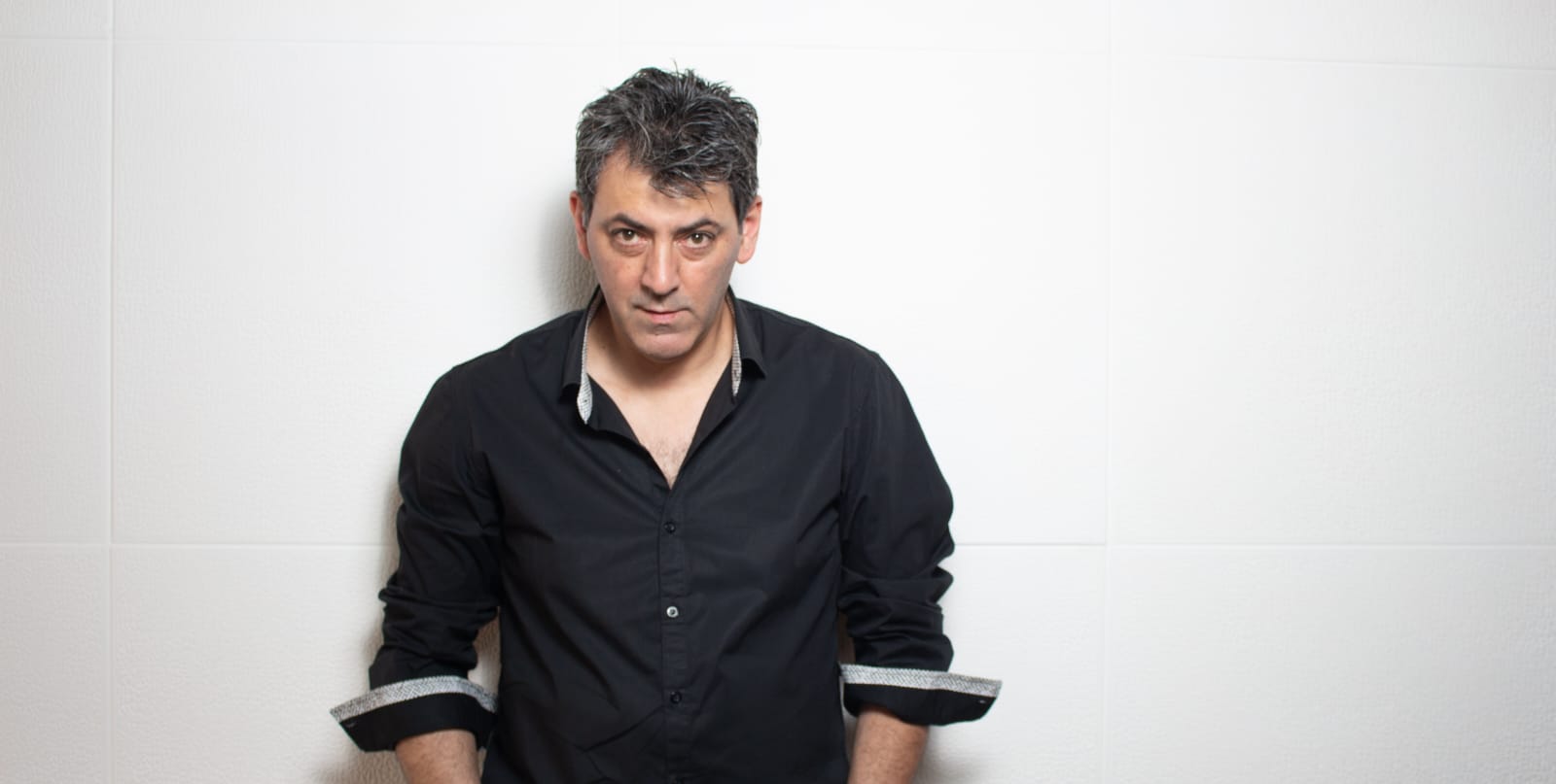 Alejandro Carrara presenta su primer disco como cantautor en el Colón 